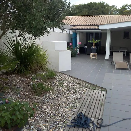 Holiday home Maison Piscine 4 Ch Medoc Bassin Arcachon
